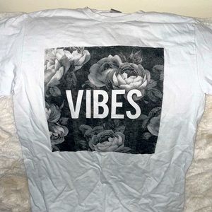 VIBES t-shirt